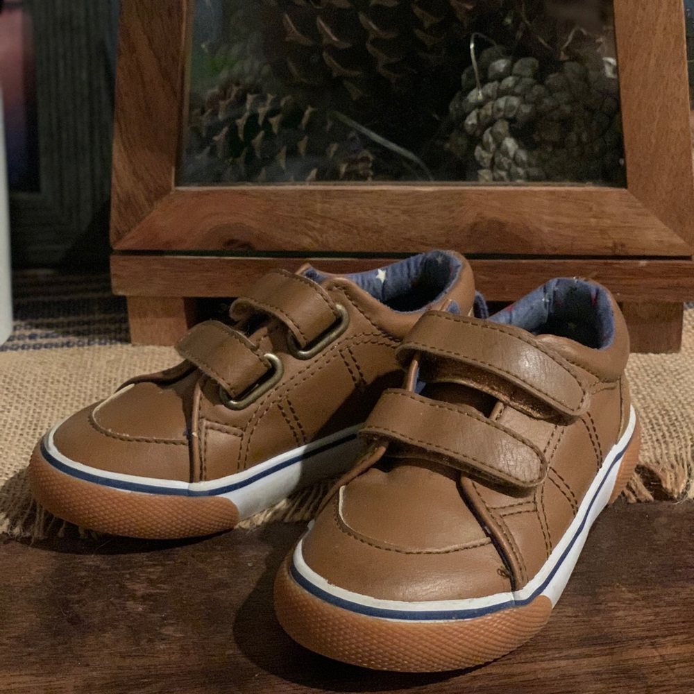 Cat & Jack size 6 boys toddler shoe, very good condition!